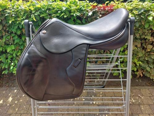 Donkerbruin en zwart springzadel, Dieren en Toebehoren, Paarden en Pony's | Zadels, Gebruikt, Springen, Ophalen