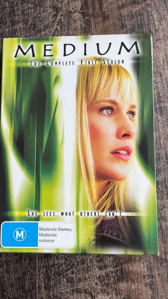 Medium Seizoen 1, Cd's en Dvd's, Dvd's | Thrillers en Misdaad, Zo goed als nieuw, Detective en Krimi, Boxset, Alle leeftijden