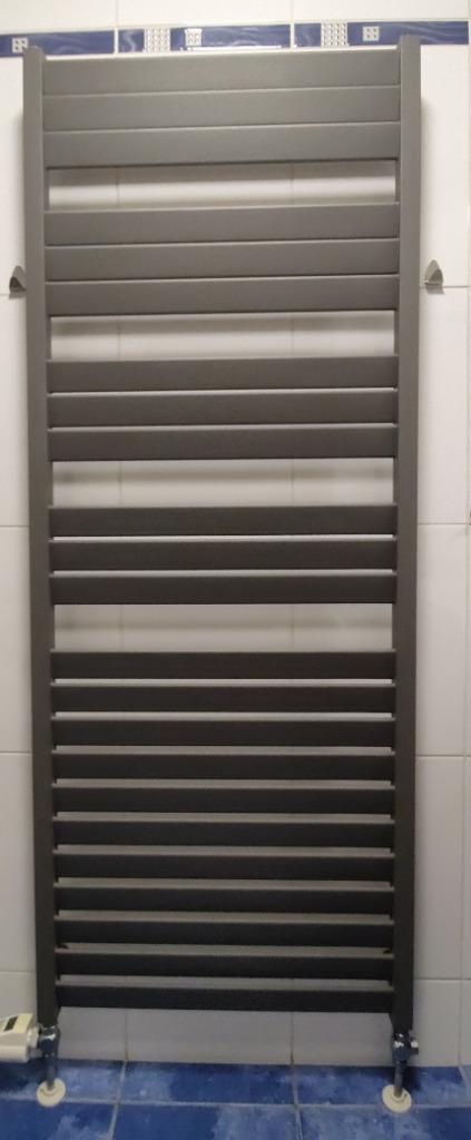 Radiateur salle de bain JAGA WAVE fabrication belge, Bricolage & Construction, Chauffage & Radiateurs, Comme neuf, Radiateur, 800 watts ou plus