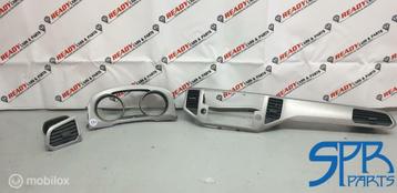 SPORTSVAN INLEG DASHBOARD LIJST NAVI TELLER Grijs 517858061C beschikbaar voor biedingen