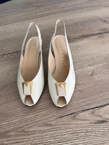 Zomerschoen ( leder ) maat 40 / beige beschikbaar voor biedingen