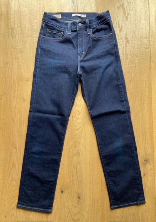 Jeans 724 LEVI STRAUSS Bleu foncé Taille 27, Kleding | Dames, Spijkerbroeken en Jeans, Zo goed als nieuw, W27 (confectie 34) of kleiner