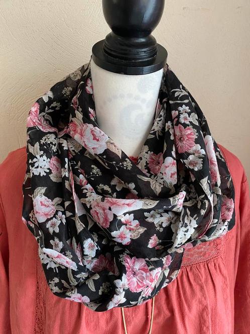 C&A Flower Snood Sjaal, Kleding | Dames, Mutsen, Sjaals en Handschoenen, Ophalen of Verzenden