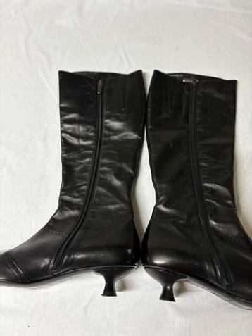 Zwarte laarzen 39,5 zo goed als nieuw beschikbaar voor biedingen