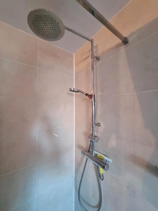 Oras douchekolom met mengkraan, Doe-het-zelf en Bouw, Sanitair, Zo goed als nieuw, Douche, Ophalen of Verzenden