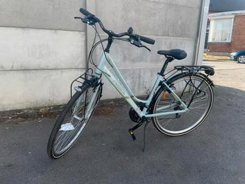 Dames fiets beschikbaar voor biedingen