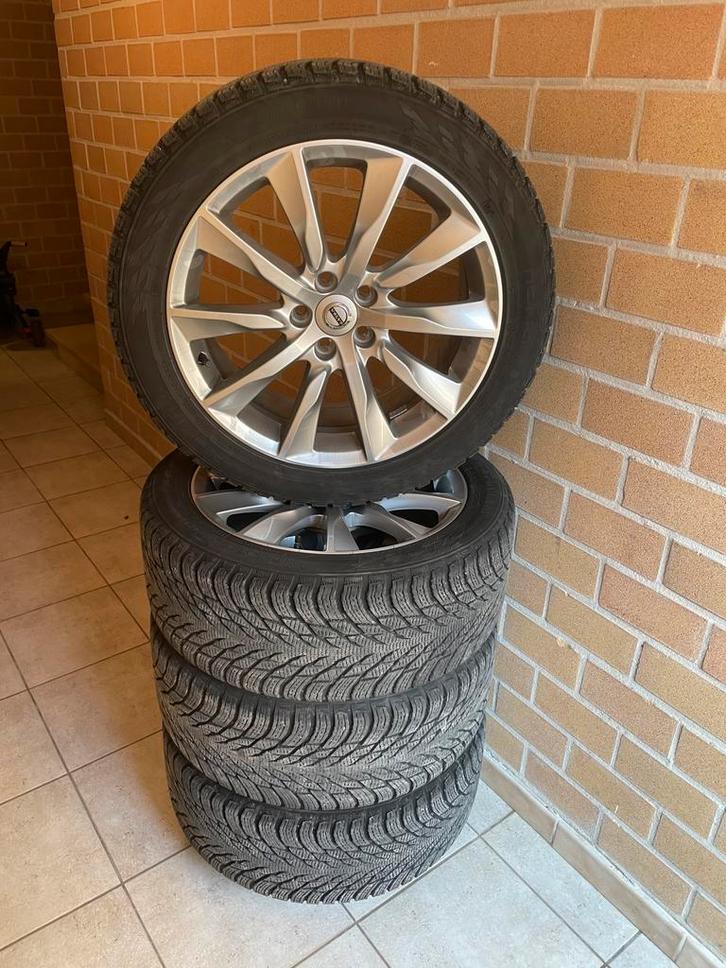 Set Volvo velgen + winterbanden Nokian 245/45 R18 100T, Auto-onderdelen, Banden en Velgen, Velg(en), Winterbanden, Ophalen