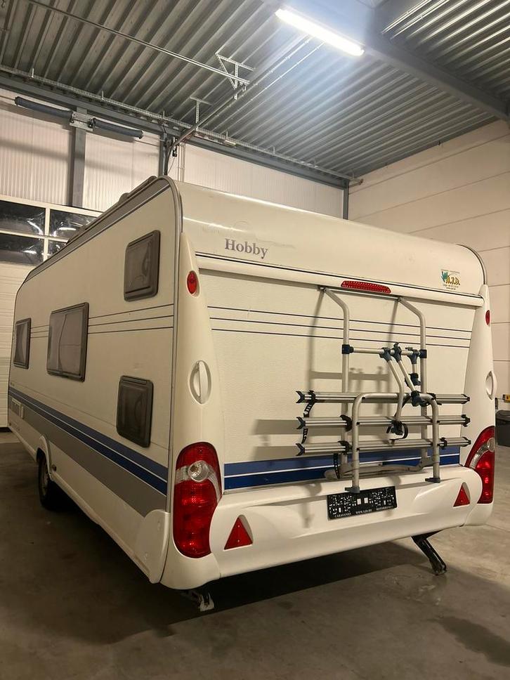Caravan hobby kfme, Caravans en Kamperen, Caravans, Particulier, tot en met 6, 1250 - 1500 kg, Rondzit, Hobby, Frans bed, Stapelbed