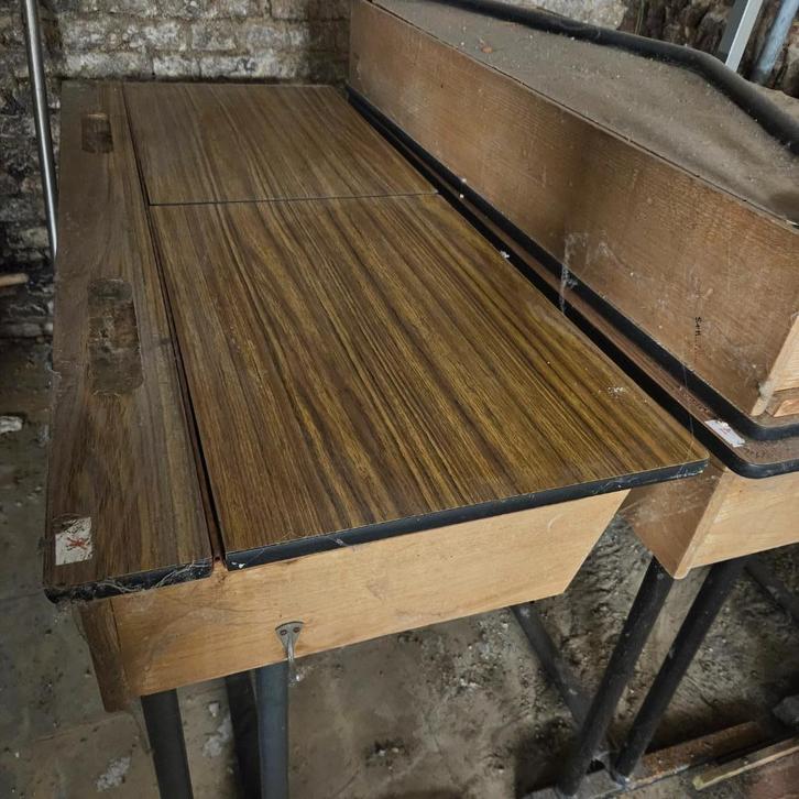 Oude schoolbanken/bureaus, Huis en Inrichting, Bureaus, Gebruikt, Bureau, Ophalen