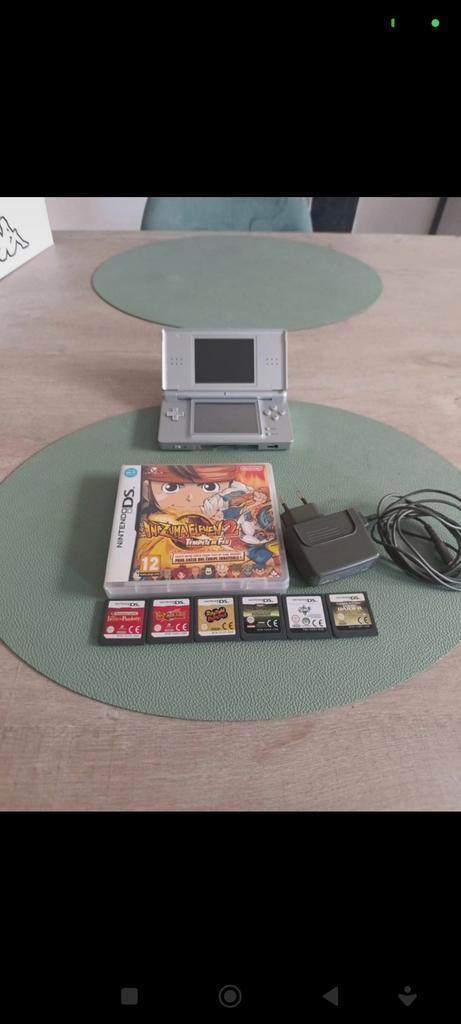Nintendo DS Lite grijze bundel + spel, Games en Spelcomputers, Spelcomputers | Nintendo DS, Zo goed als nieuw, DS Lite, Ophalen of Verzenden
