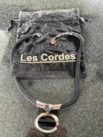 Collier Les Cordes - noir avec pendentif, Bijoux, Sacs & Beauté, Noir, Autres matériaux, Avec pendentif, Enlèvement ou Envoi