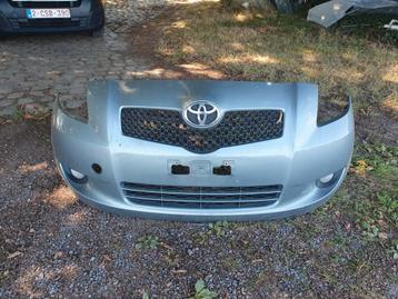 Toyota Yaris voorbumper beschikbaar voor biedingen