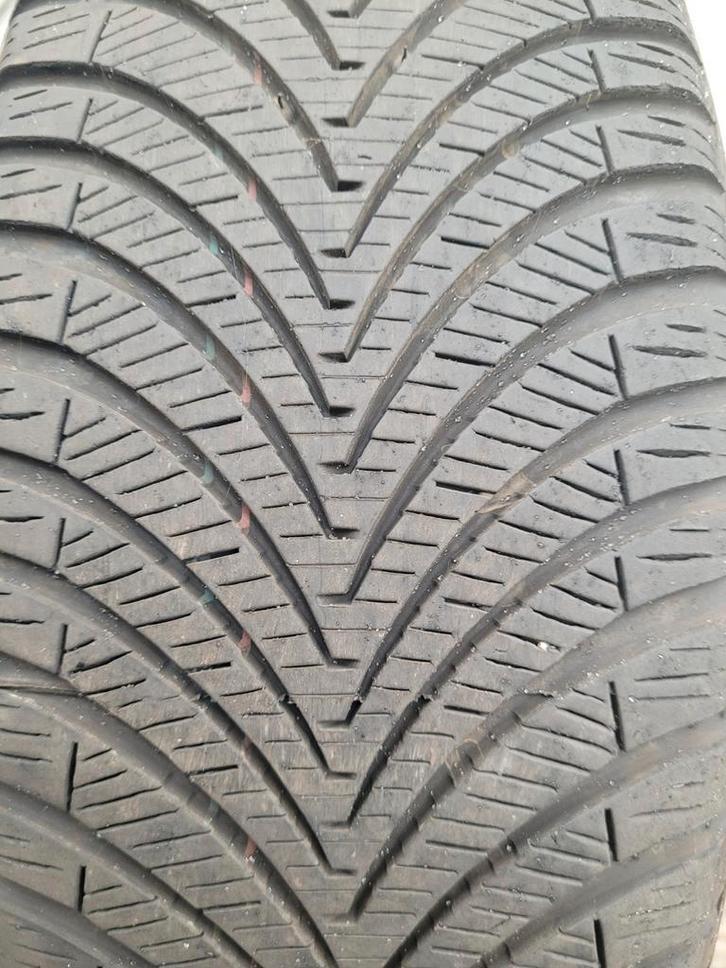 Pneus KUHMO + MINERVA 215/65/17 103V  M+S, Autos : Pièces & Accessoires, Pneus & Jantes, Pneu(s), 4 Saisons, 17 pouces, 215 mm