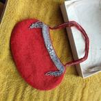 Handtas rood met parels, Handtassen en Accessoires, Tassen | Damestassen, Handtas, Ophalen of Verzenden, Rood