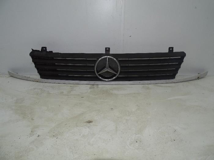 Grille van een Mercedes Vito, Auto-onderdelen, Carrosserie, Mercedes-Benz, Gebruikt, 3 maanden garantie, Ophalen of Verzenden