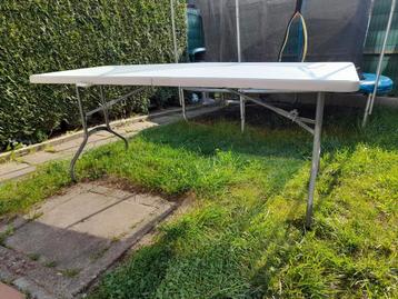 Partytafel + bankj  beschikbaar voor biedingen