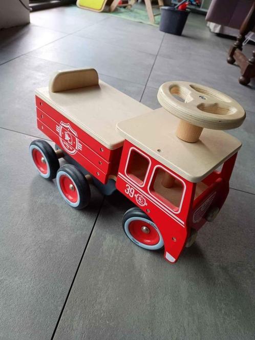 Trapwagen brandweerauto met zes wielen, Enfants & Bébés, Jouets | Véhicules en jouets, Enlèvement ou Envoi
