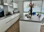 Strakke hoogglans keuken met eiland en composietGEDEMONTEERD, Wit, Overige typen, Ophalen of Verzenden, Zo goed als nieuw