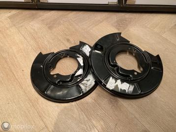 Ankerplaat links en rechts achter BMW 3-serie E30 ('83-'92) beschikbaar voor biedingen