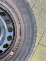 Velgen VW Golf met winterbanden en wieldoppen, Auto-onderdelen, Banden en Velgen, Ophalen, Winterbanden, Velg(en)