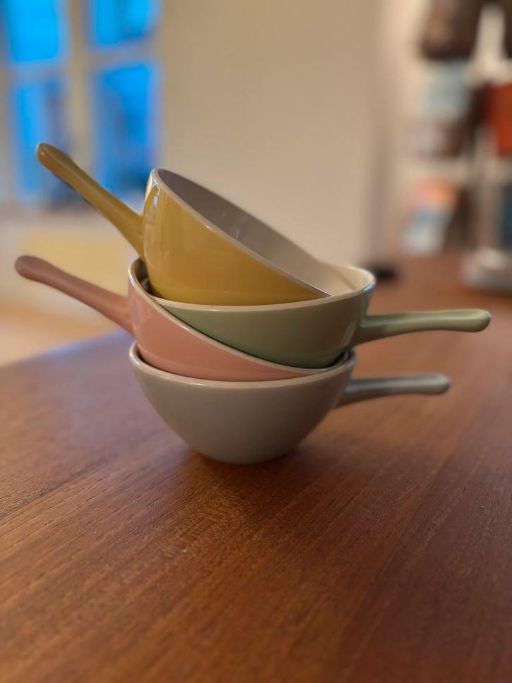 4 Kommetjes van Boch in pastelkleuren, Antiek en Kunst, Antiek | Servies los, Ophalen of Verzenden