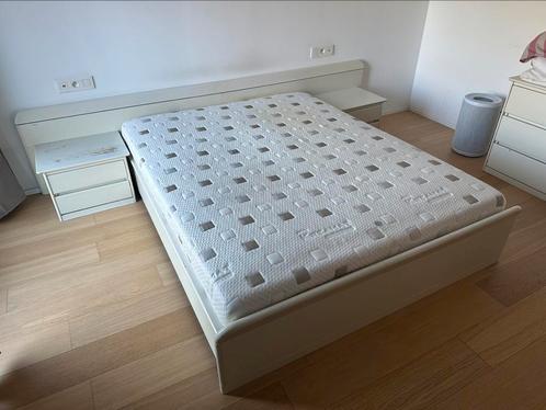 Bed met nachtkastjes en matras, Huis en Inrichting, Slaapkamer | Bedden, Gebruikt, Tweepersoons, 160 cm, 200 cm, Hout, Wit, Verstelbaar