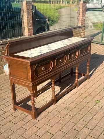 Kast beschikbaar voor biedingen