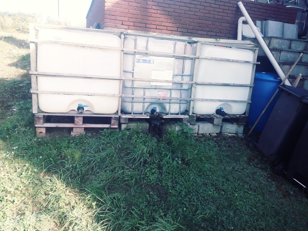 3 Cuves de 1000 litres sur palettes + isolants, Jardin & Terrasse, 150 litres ou plus, Enlèvement, Utilisé, Avec robinet