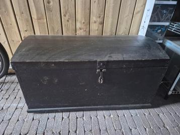 Grote houten kist  beschikbaar voor biedingen