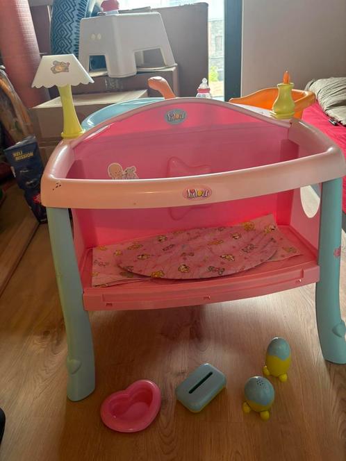 Poppen verzorgingstafel van Lilou, Kinderen en Baby's, Speelgoed | Speeltafels, Nieuw, Ophalen