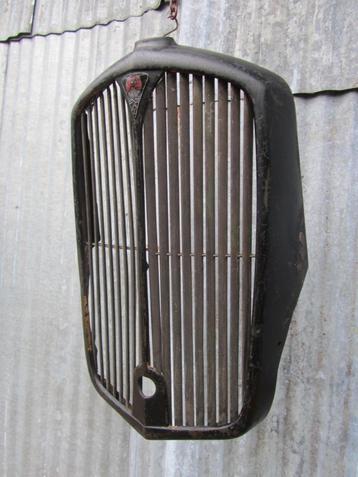 Antieke Radiator grille van en oldtimer Rover disponible aux enchères