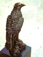 Een gesigneerde bronzen adelaar met kop omhoog, MILO, Antiek en Kunst, Ophalen, Brons