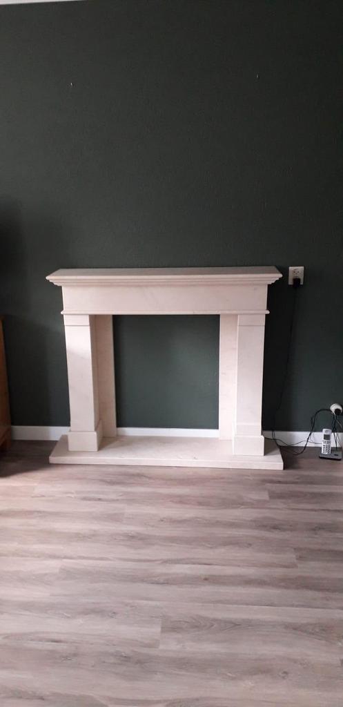 Stijlvolle marmeren schouw tijdloos en elegant, Maison & Meubles, Cheminées, Comme neuf, Enlèvement