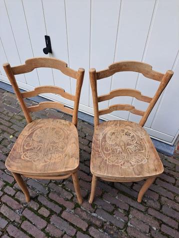 Quatre chaises Thonet authentiques et vintage (75 €/pièce)