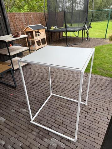 Partytafel beschikbaar voor biedingen