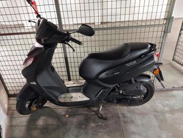 Scooter Peugeot Kisbee classa A ,Black Édition  disponible aux enchères