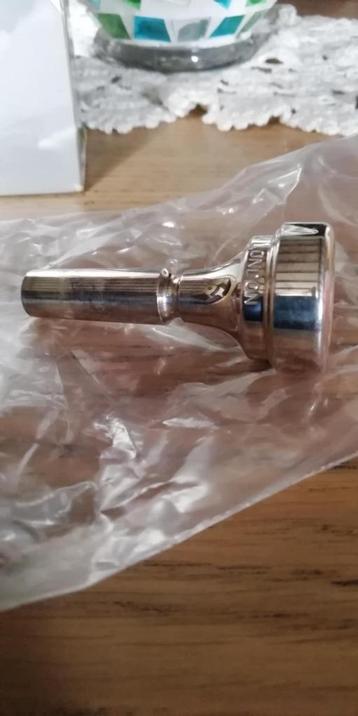 2 Embouchures Denis Wick Bugle  4BFL et 5BFL, Musique & Instruments, Instruments à vent | Trompettes, Enlèvement ou Envoi, Comme neuf