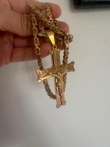 Ketting en kruis  beschikbaar voor biedingen