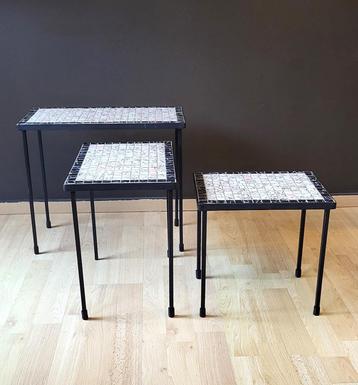 ✔️ Vintage bijzettafels met mozaïek 70s' beschikbaar voor biedingen