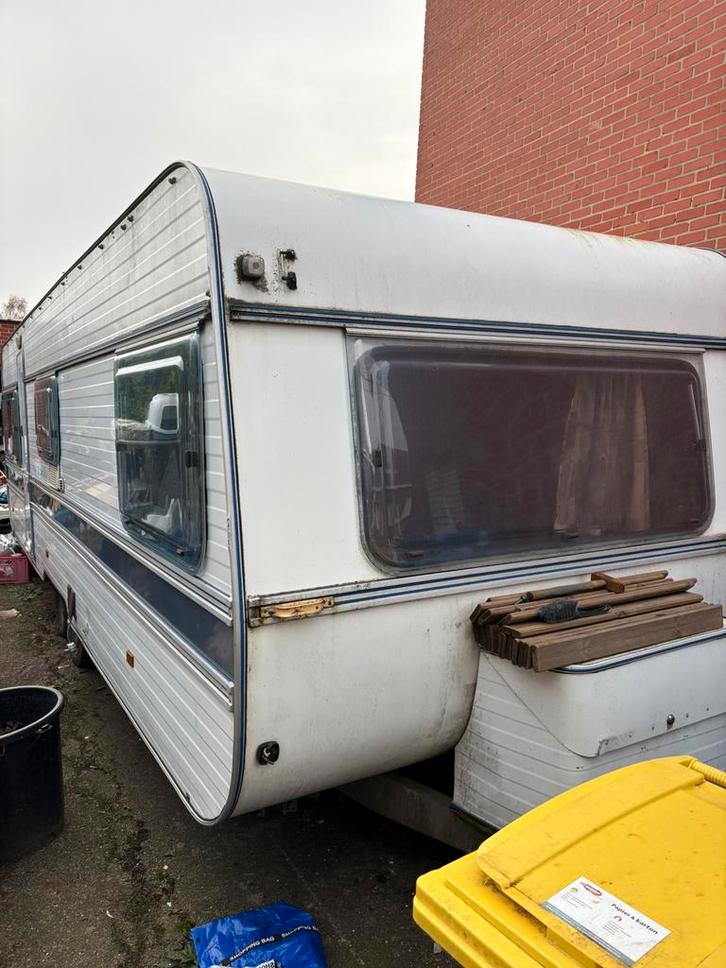 Project caravan met werk aan, Caravans en Kamperen, Caravans, Particulier, tot en met 6, Rondzit, Vast bed, Ophalen