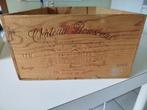 2 grote wijnkisten Chat Bouscaux 1999, Chat Lagrange 99, Huis en Inrichting, Woonaccessoires | Kisten, Ophalen