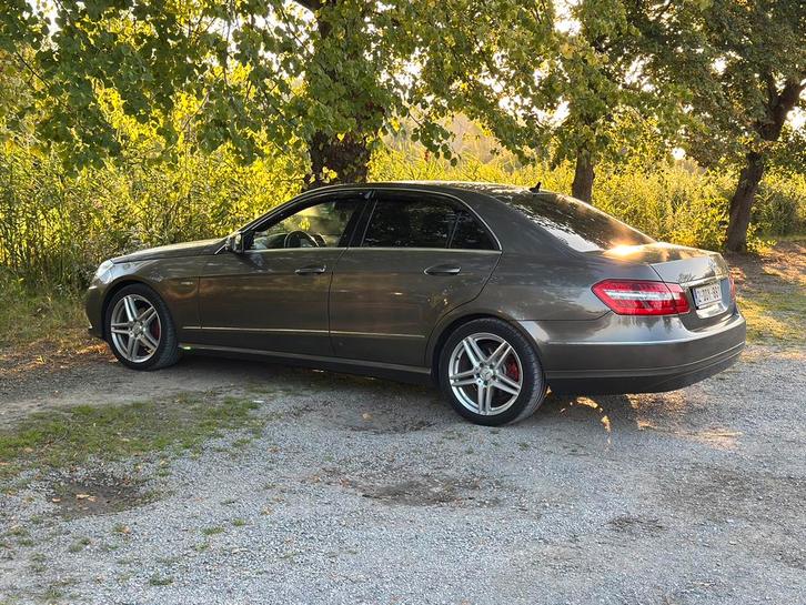 Verkoop Mercedes-Bene w212 2010, Autos, Mercedes-Benz, Particulier, Classe E, ABS, Phares directionnels, Airbags, Air conditionné