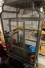 Cages longueur 56cm, hauteur 149cm, largeur 44cm., Comme neuf