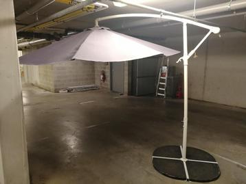 Zweefparasol beschikbaar voor biedingen