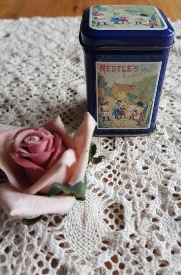 Mini Nestlé blikje met nostalgische kinder afbeelding beschikbaar voor biedingen
