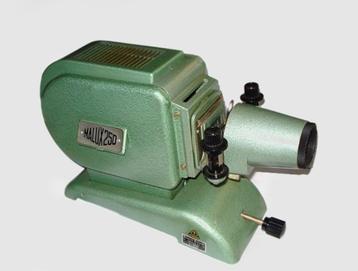 Antieke projector Malux 250 beschikbaar voor biedingen