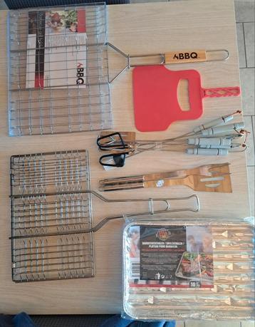 Accessoires pour barbecue.  beschikbaar voor biedingen