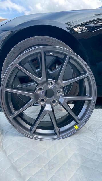 TESLA beschikbaar voor biedingen