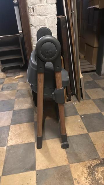 Maxi cosi eetstoel beschikbaar voor biedingen