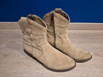 Enkellaarsjes maat 39 beschikbaar voor biedingen